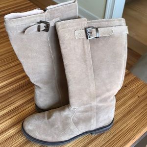 Beautiful Lands’ End Taupe Colored Girl’s Boots